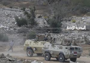 الجيش المصري يقتل 16 مسلحا ويفجر 3 سيارات دفع رباعي في سيناء