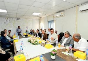 وزير الإسكان يعقد اجتماعًا مع الشركات العاملة بحدائق تلال الفسطاط