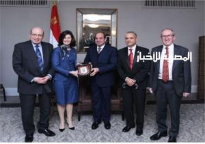 الرئيس السيسي يلتقي رئيسة الكلية الملكية البريطانية للأطباء والجراحين
