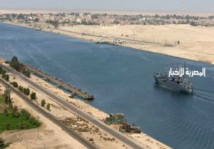 مهاب مميش: عبور 49 سفينة لقناة السويس بحمولة 3.2 مليون طن