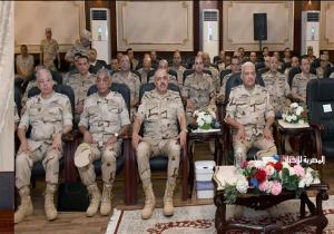وزير الدفاع من قاعدة محمـد نجيب العسكرية: ماضون بكل قوة في تطوير التدريب القتالي