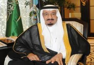 توافد جموع المواطنين على قصر الحكم لتقديم البيعة للملك سلمان بن عبد العزيز ملكا للمملكة العربية السعودية