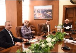 محافظ بورسعيد يتابع مستجدات العمل في مقترح مشروع انشاء كوبري علوي بمدخل السكة الحديد