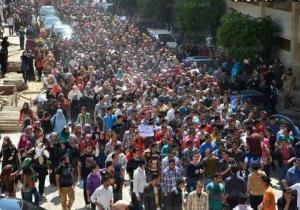 طالبات "المنصورة" يتظاهرون بعد دهس سيارة لإحدى زميلاتهن بالحرم الجامعى