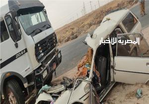 مصرع شخص وإصابة 2 في تصادم سيارة أجرة وشاحنة بطريق الزعفرانة