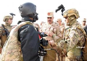 الفريق أحمد خليفة رئيس أركان حرب القوات المسلحة يتفقد عددًا من الأنشطة التدريبية لقوات المظلات