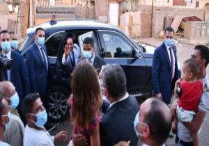 الرئيس السيسي يتبادل الحديث مع المواطنين فى الرويسات بشرم الشيخ