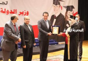 وزيرا التعليم العالي والإنتاج الحربي يشهدان حفل تخرج أول دفعة من الأكاديمية المصرية للهندسة والتكنولوجيا