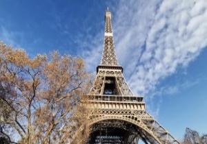 إذاعة فرنسية: برج إيفل يشهد 20% فقط من زواره بسبب كورونا