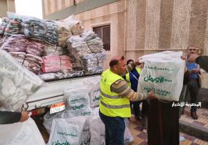 توزيع 300 بطانية على الأولى بالرعاية بقرية أبو مندور بمركز دسوق بكفرالشيخ ضمن قافلة جامعة الأزهر