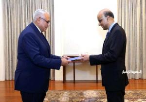 سفير مصر الجديد لدى سنغافورة يقدم أوراق اعتماده لرئيس الجمهورية