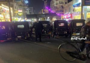 حملة ليلية مكبرة لضبط مركبات التوكتوك والدراجات النارية المخالفة في المنصورة وطلخا