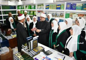 وزير الأوقاف يتفقد جناح المجلس الأعلى للشئون الإسلامية بمعرض القاهرة الدولي للكتاب