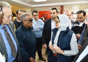وزيرة الصحة تستطلع آراء المواطنين في خدمات التأمين الصحي الشامل ببورسعيد