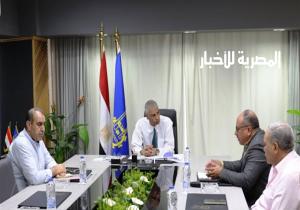 محافظ أسوان: زيادة وتيرة العمل للانتهاء من المشروعات المشتركة مع الشركة الوطنية