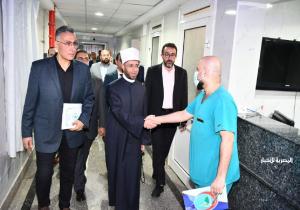وزير الأوقاف يتفقد مستشفى الدعاة ويشيد بتطويرها ويوجه بضم أحدث الأجهزة واستقطاب الكفاءات الطبية