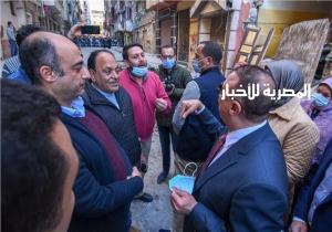 محافظ الإسكندرية: عقار «كرموز» المائل مخالف وصادر له قرار إزالة من 2009
