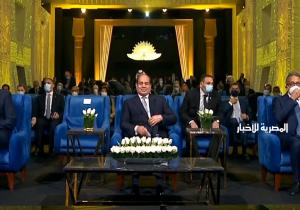الرئيس السيسي يستمع إلى فيلم تسجيلي يستعرض تاريخ المقدسات وتطور المتاحف المصرية