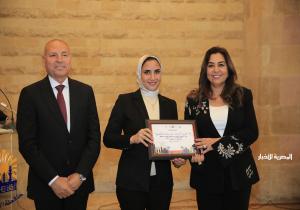وزيرة التنمية المحلية ومحافظ القاهرة يكرمان فرق العمل المشاركة في تنظيم المنتدى الحضري العالمي