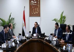 رئيس الوزراء يستعرض مع رئيس هيئة الدواء تقريرًا حول توافر الأدوية في السوق