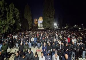 نتنياهو يصدق على توصية المؤسسة الأمنية بدخول عدد محدود من المصلين بالضفة الغربية إلى المسجد الأقصى أيام الجمعة