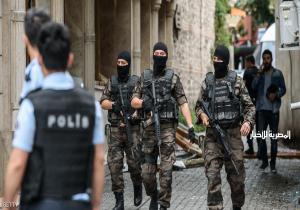 مسلح يقتل شرطيا ويحتجز رهينة بمحكمة تركية