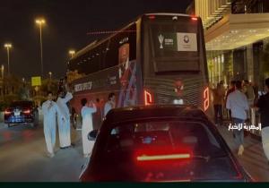 السوبر الأفريقي.. حافلة الأهلي تتوجه إلى ملعب المملكة آرينا لمواجهة الزمالك