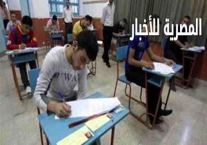 طلاب الثانوية العامة يؤدون امتحان اللغة الإنجليزية في الدور الثاني