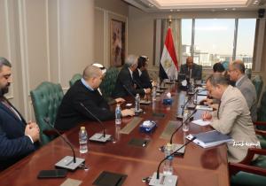 الكهرباء: نحرص على التحول للطاقة الجديدة والمتجددة وتخزين الطاقة لدعم الشبكة في أوقات الذروة|صور