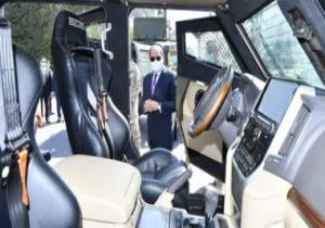 الرئيس السيسى يتفقد نماذج لمركبات مدرعة طورتها القوات المسلحة