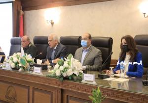محافظ الجيزة يعقد اجتماعا للوقوف على نسب تنفيذ المشروعات بمبادرة "حياة كريمة"