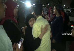 وصول" الحاجة سعدية "ضحية العمرة المزيفة مطار القاهرة بعد ثبوت برائتها