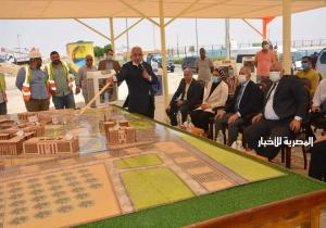 محافظ الوادي الجديد ورئيس الأكاديمية العربية للعلوم والتكنولوجيا يتفقدان مشروع مجمع المصالح الحكومية  بالخارجة