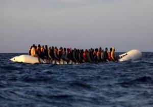 إنقاذ 83 مهاجرا غير شرعى وانتشال 11 جثة قبالة السواحل الليبية