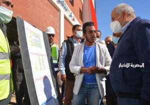 محافظ الوادي الجديد يتابع مشروعات "حياة كريمة" في بداية جولته التفقدية للفرافرة / صور