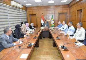 اجتماع بمديري المكاتب والإدارات المركزية بديوان عام محافظة الدقهلية لبحث حل مشاكل المواطنين