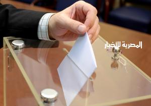 المصريون بالخارج يواصلون طباعة وملء بطاقات الاقتراع للتصويت في المرحلة الثانية من انتخابات النواب
