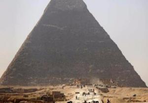 لا صحة لوجود هبوط أرضى بمحيط هرم خوفو.. والصور مزيفة