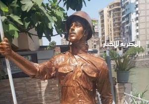 بالصور.. جامعة الزقازيق تنحت تمثالا من الكركاز يجسد الجندي في بلبيس