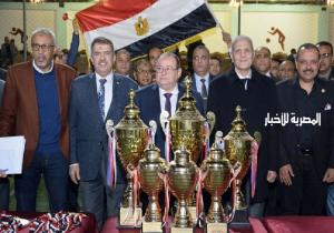 عسران يسلم كأس الوزير لفريق إنتاج كهرباء القاهرة بعد تغلبه على شمال القاهرة فى ختام الدورة الرمضانية