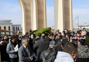 جبر والشوربجي وسلامة يشاركون في تشييع جثمان الكاتب الصحفي ياسر رزق بمسجد المشير / صور