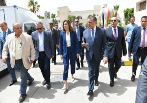 وزيرا الإنتاج الحربي والثقافة يتفقدان 8 مسارح متنقلة لخدمة قرى «حياة كريمة» | صور