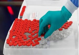 الفلبين تعلن توزيع 11 مليون جرعة لقاح مضادة لفيروس كورونا فى البلاد