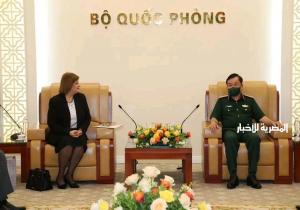 سفيرة مصر في فيتنام تبحث سبل مواصلة تعزيز العلاقات الثنائية مع نائب وزير الدفاع