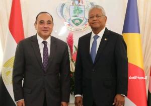 السفير المصري يلتقي رئيس سيشيل ويبحث معه التعاون بمجالات عدة| صور