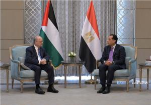 مدبولي لنظيره الفلسطيني: خطة إعمار غزة ستشهد المزيد من التنسيق مع مختلف الأطراف لتنفيذها