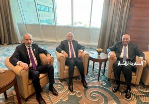 وزير الخارجية يجتمع مع نظيريه الأردني والعراقي على هامش الاجتماعات التحضيرية للقمة العربية