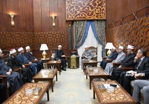وزير الأوقاف والمفتي يدعمان مواقف شيخ الأزهر تجاه القضية الفلسطينية ورفض استهداف النساء والأطفال |صور