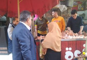 محافظ الدقهلية يتابع الحالة العامة للنظافة ويتفقد سوق الدراسات بالمنصورة | صور