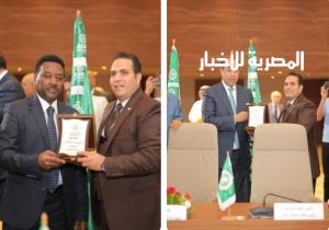الاتحاد العربي للتنمية الاجتماعية يكرم الأمين العام المساعد لجامعة الدول العربية ومدير إدارة المنظمات والاتحادات